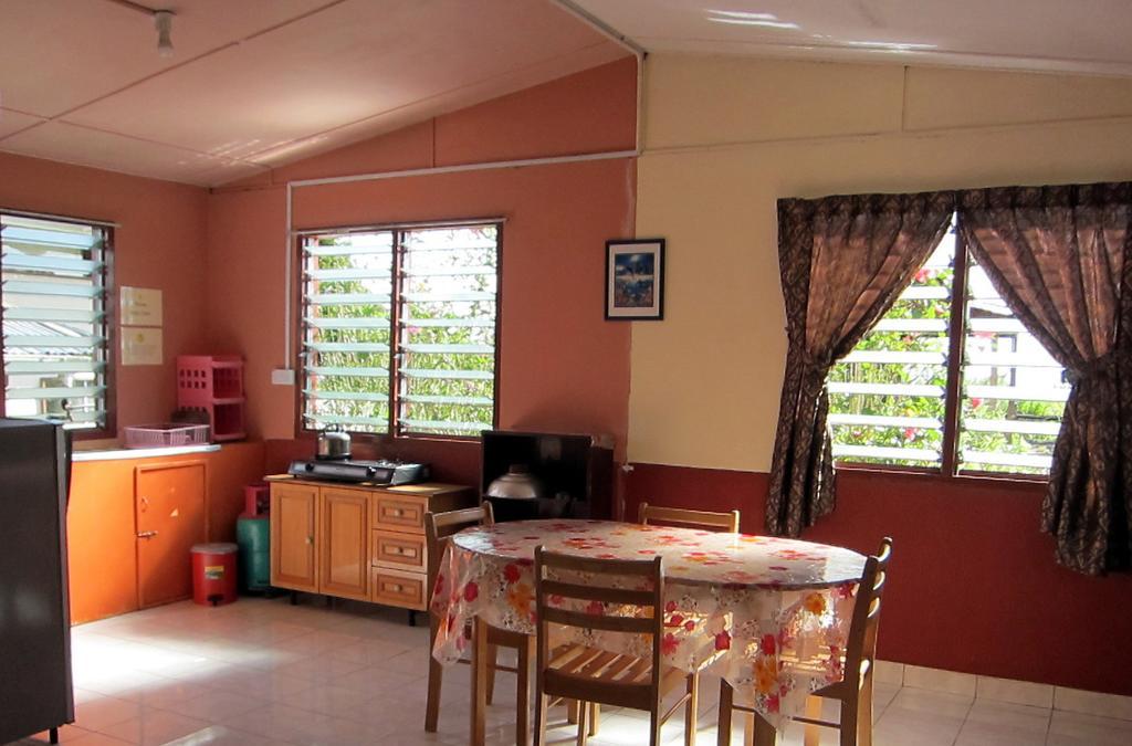Kampong Kundassan Mile 36 Lodge מראה חיצוני תמונה