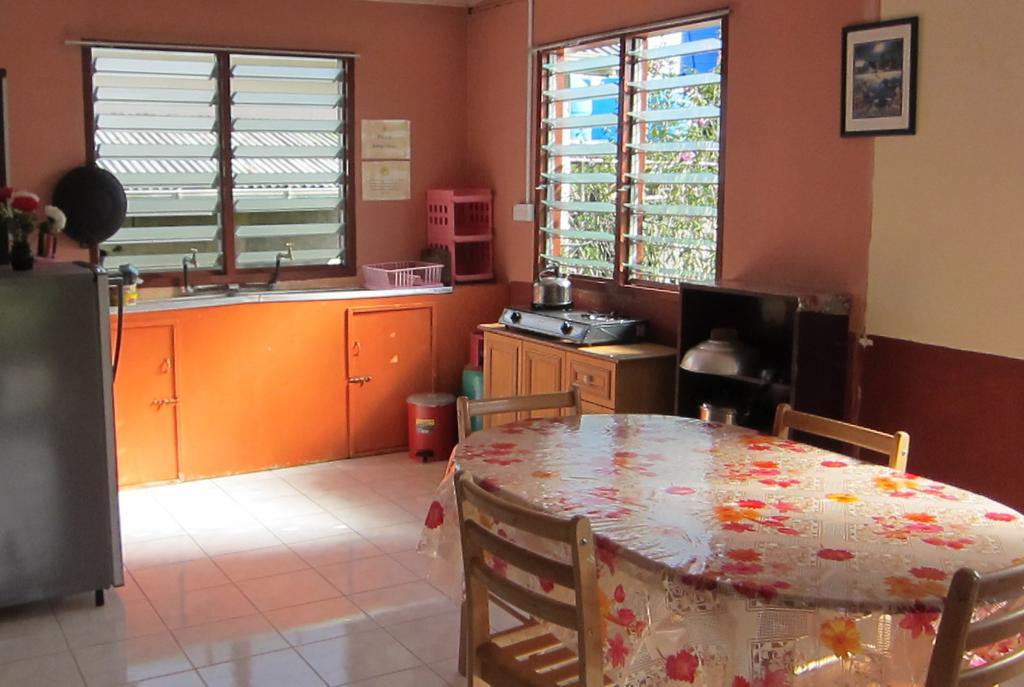 Kampong Kundassan Mile 36 Lodge מראה חיצוני תמונה