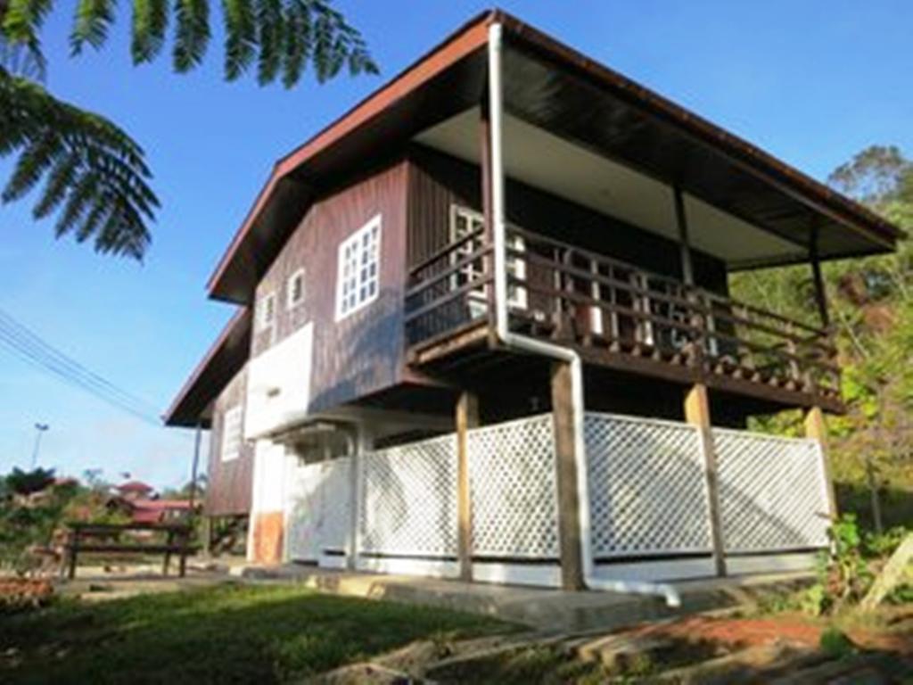 Kampong Kundassan Mile 36 Lodge מראה חיצוני תמונה